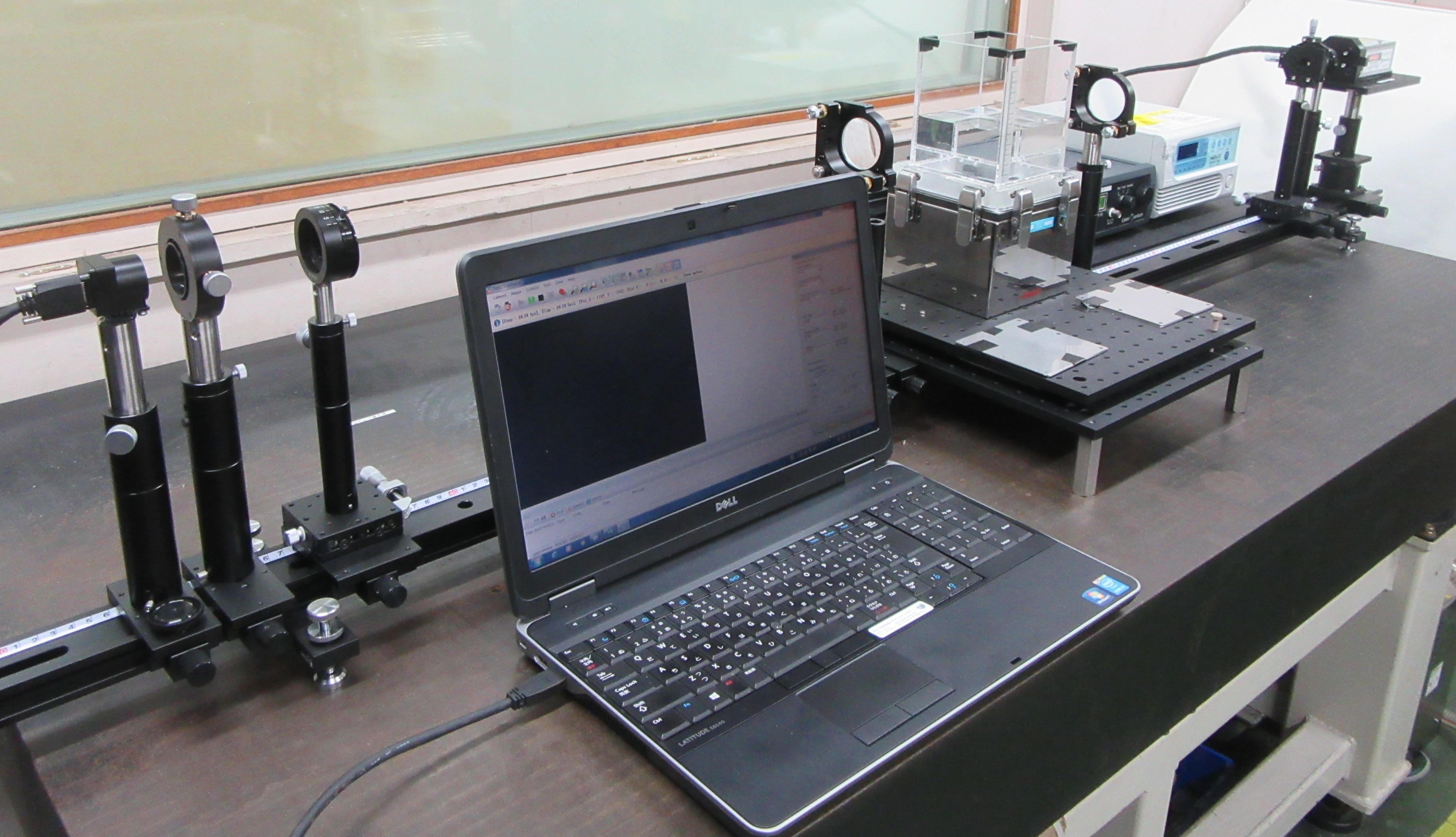 【実験室】洗浄評価方法（測定器）の紹介　レーザー光可視化装置（レーザー光可視化法）